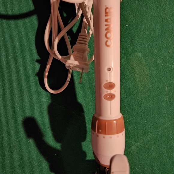 Conair Durable Ceramic Triple Barrel Waver - Picture 2 of 7